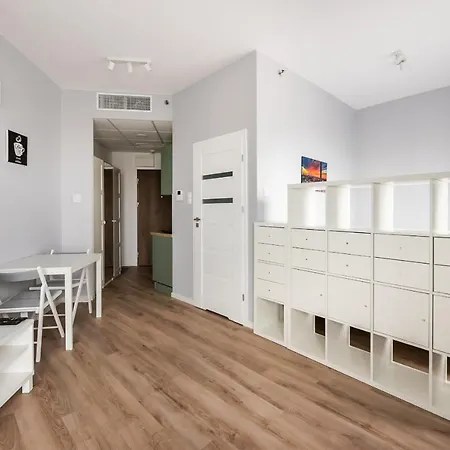 New Comfort 828 By Bookinghost