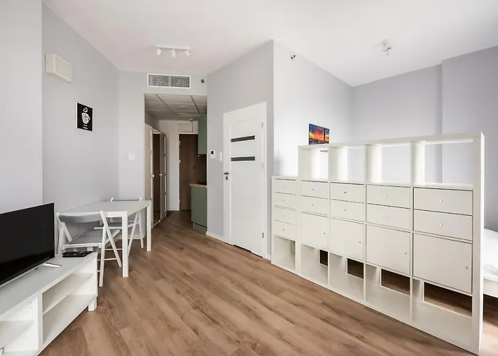 New Comfort 828 By Bookinghost